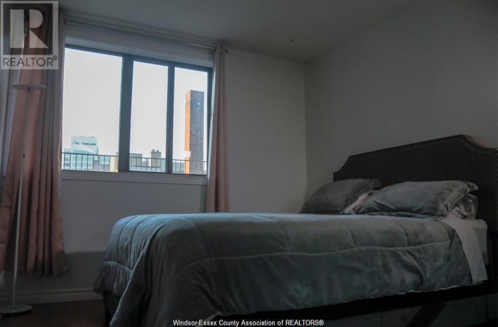 380 Pelissier Unit# 307, Windsor, ON - Indoor Photo Showing Bedroom