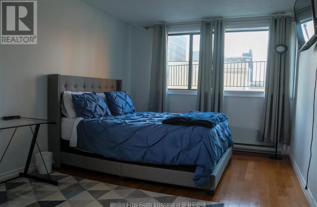 380 Pelissier Unit# 307, Windsor, ON - Indoor Photo Showing Bedroom