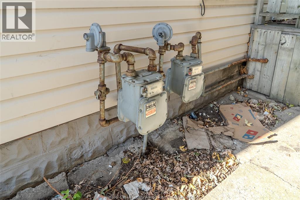 948 Tecumseh Boulevard West, Windsor, ON - Photo Showing Garage