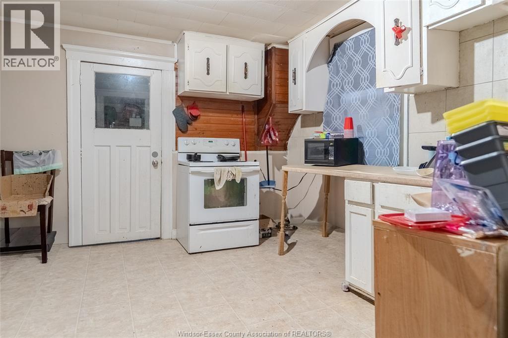 948 Tecumseh Boulevard West, Windsor, ON - Indoor Photo Showing Kitchen