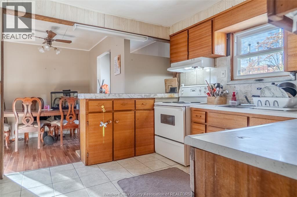 291-93 Belleview Avenue, Windsor, ON - Indoor Photo Showing Kitchen