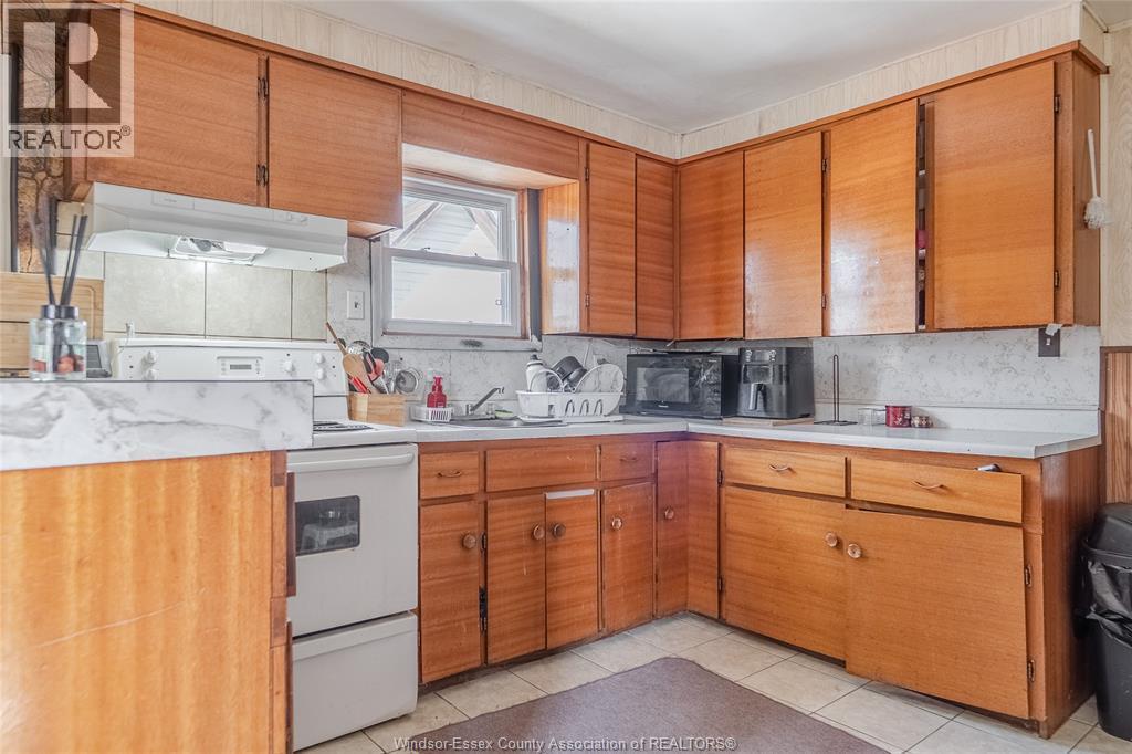 291-93 Belleview Avenue, Windsor, ON - Indoor Photo Showing Kitchen