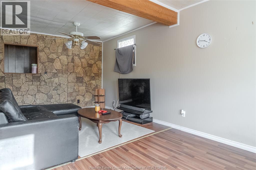 291-93 Belleview Avenue, Windsor, ON - Indoor Photo Showing Living Room