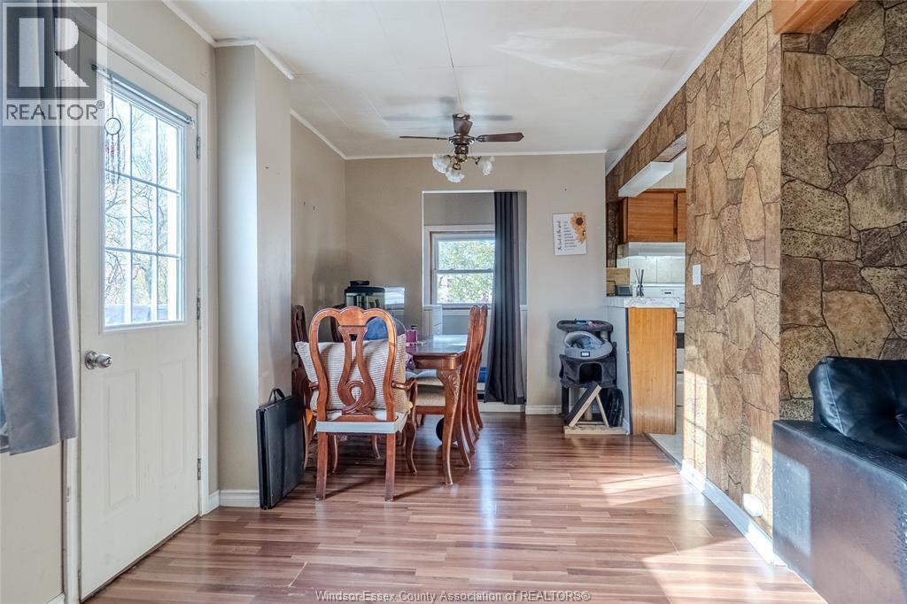 291-93 Belleview Avenue, Windsor, ON - Indoor With Fireplace