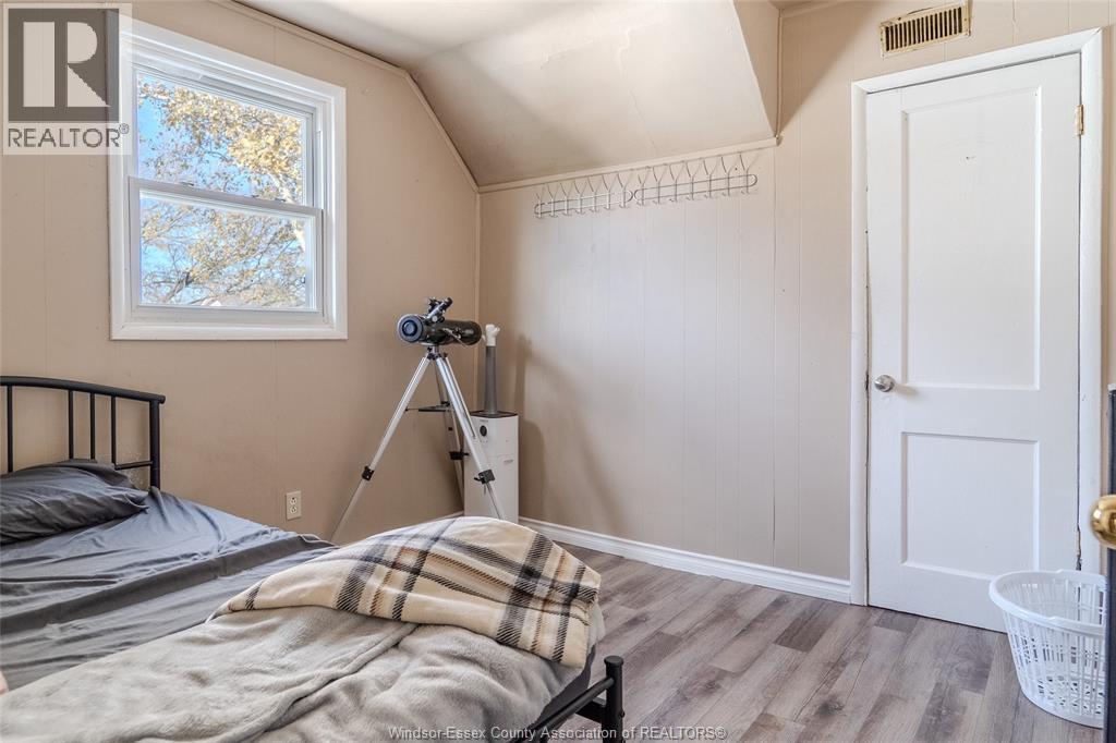 291-93 Belleview Avenue, Windsor, ON - Indoor Photo Showing Bedroom