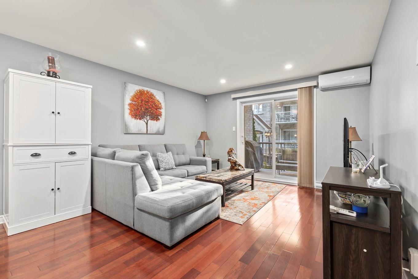 Salon - 102-3430 Boul. Pie-Ix, Laval (Duvernay), QC - Indoor Photo Showing Other Room