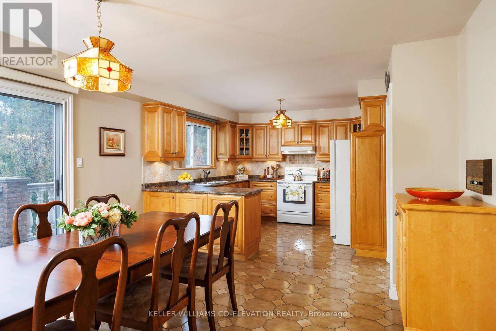 73 Queenston Crescent, Vaughan, ON - Indoor Photo Showing Dining Room