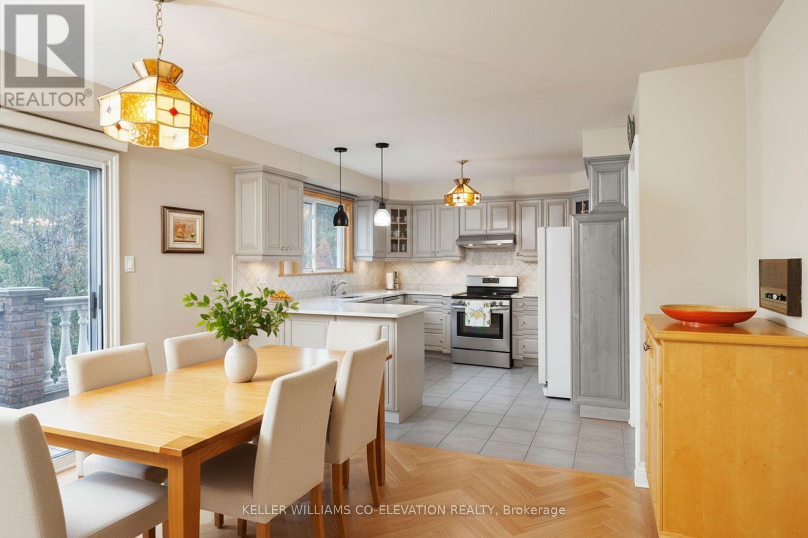 73 Queenston Crescent, Vaughan, ON - Indoor Photo Showing Dining Room