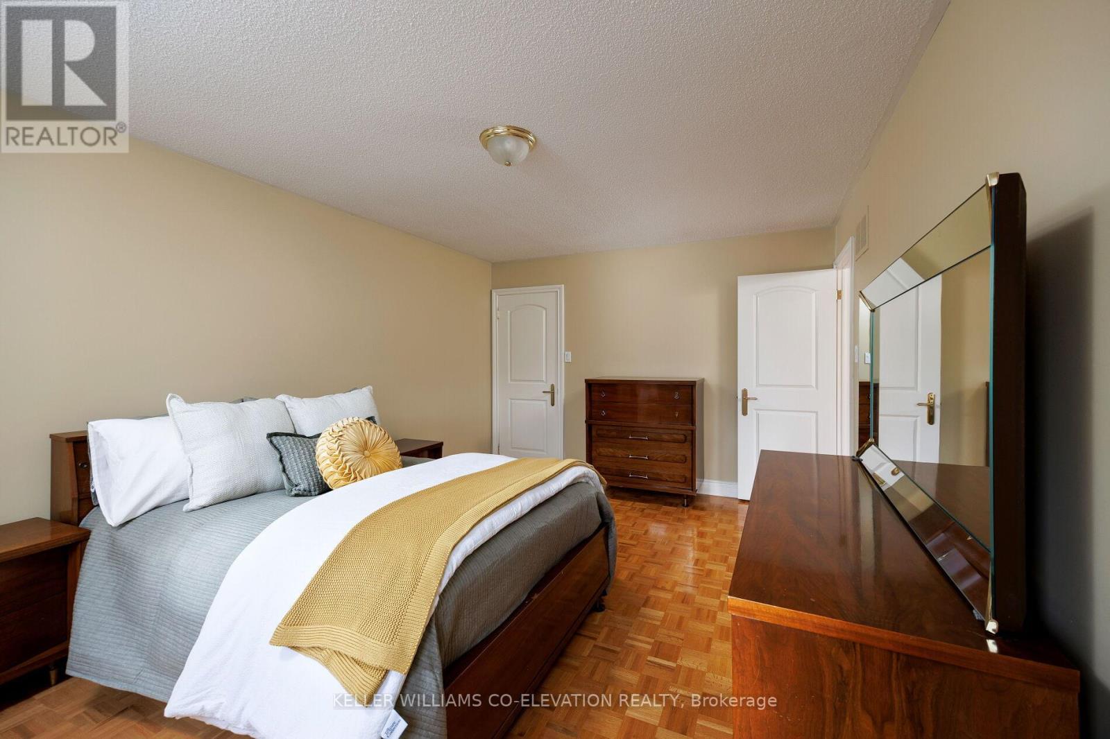 73 Queenston Crescent, Vaughan, ON - Indoor Photo Showing Bedroom