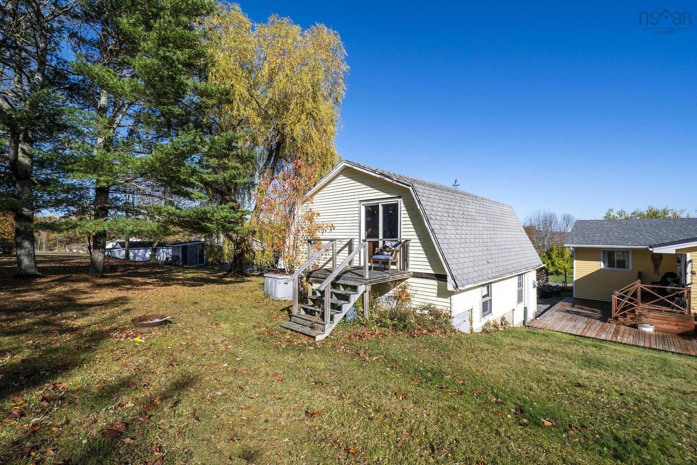 25 Maple Avenue, Hantsport, NS