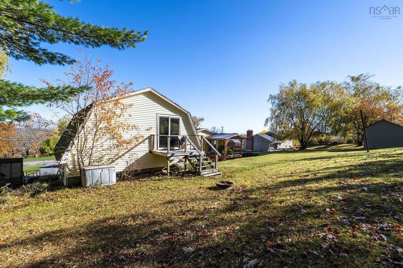 25 Maple Avenue, Hantsport, NS