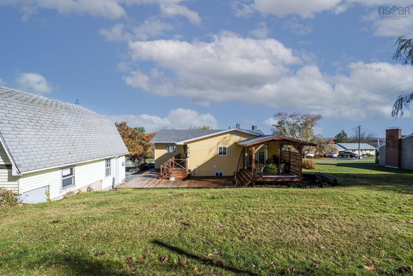25 Maple Avenue, Hantsport, NS
