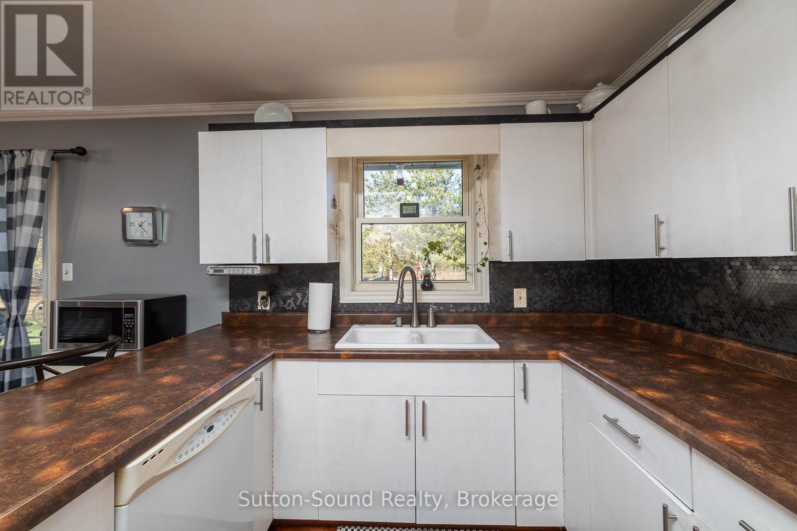 143659 15 Side Road E, Meaford, ON - Indoor Photo Showing Kitchen With Double Sink