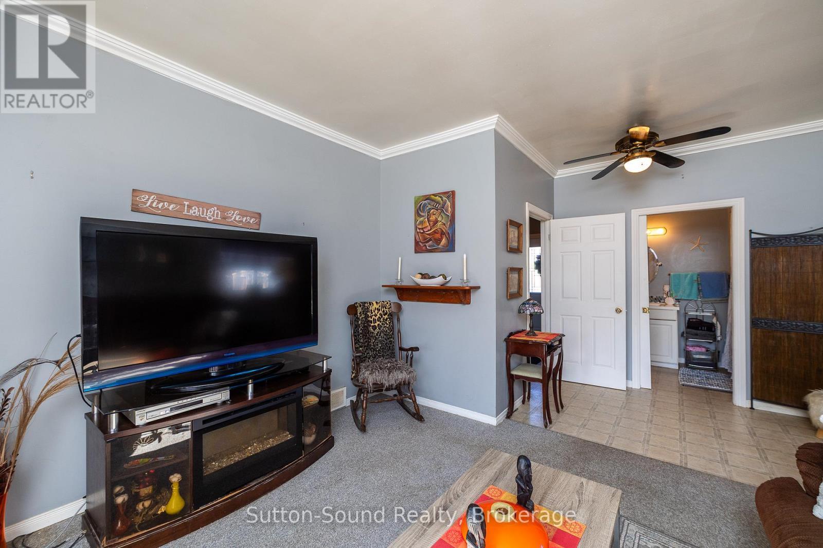 143659 15 Side Road E, Meaford, ON - Indoor Photo Showing Living Room