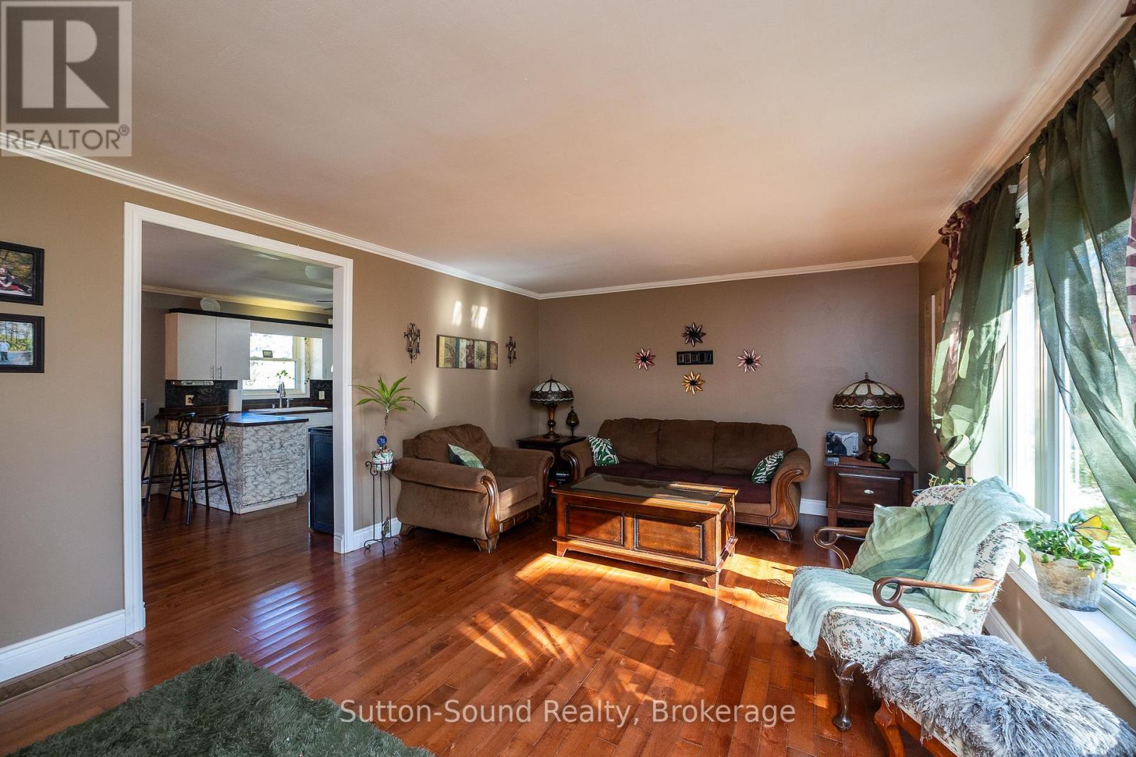 143659 15 Side Road E, Meaford, ON - Indoor Photo Showing Living Room