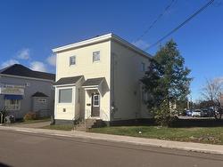 14 Prince arthur Street  Amherst, NS B4H 1V4