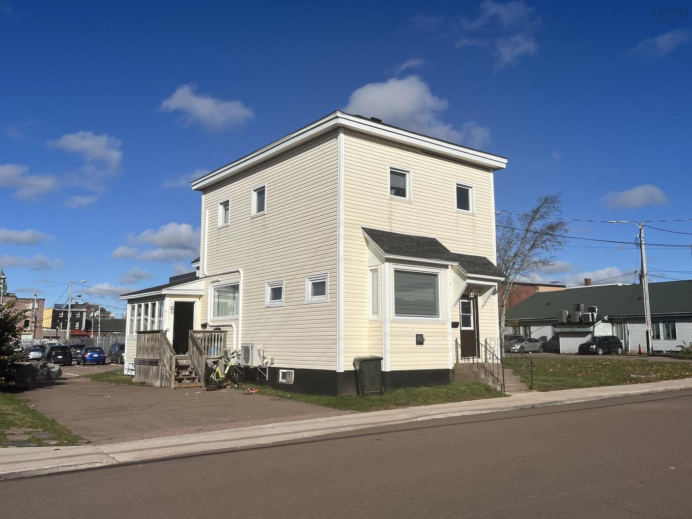 14 Prince Arthur Street, Amherst, NS