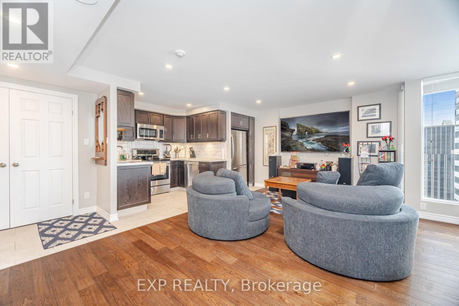 2007 - 55 Centre Avenue, Toronto, ON - Indoor Photo Showing Living Room