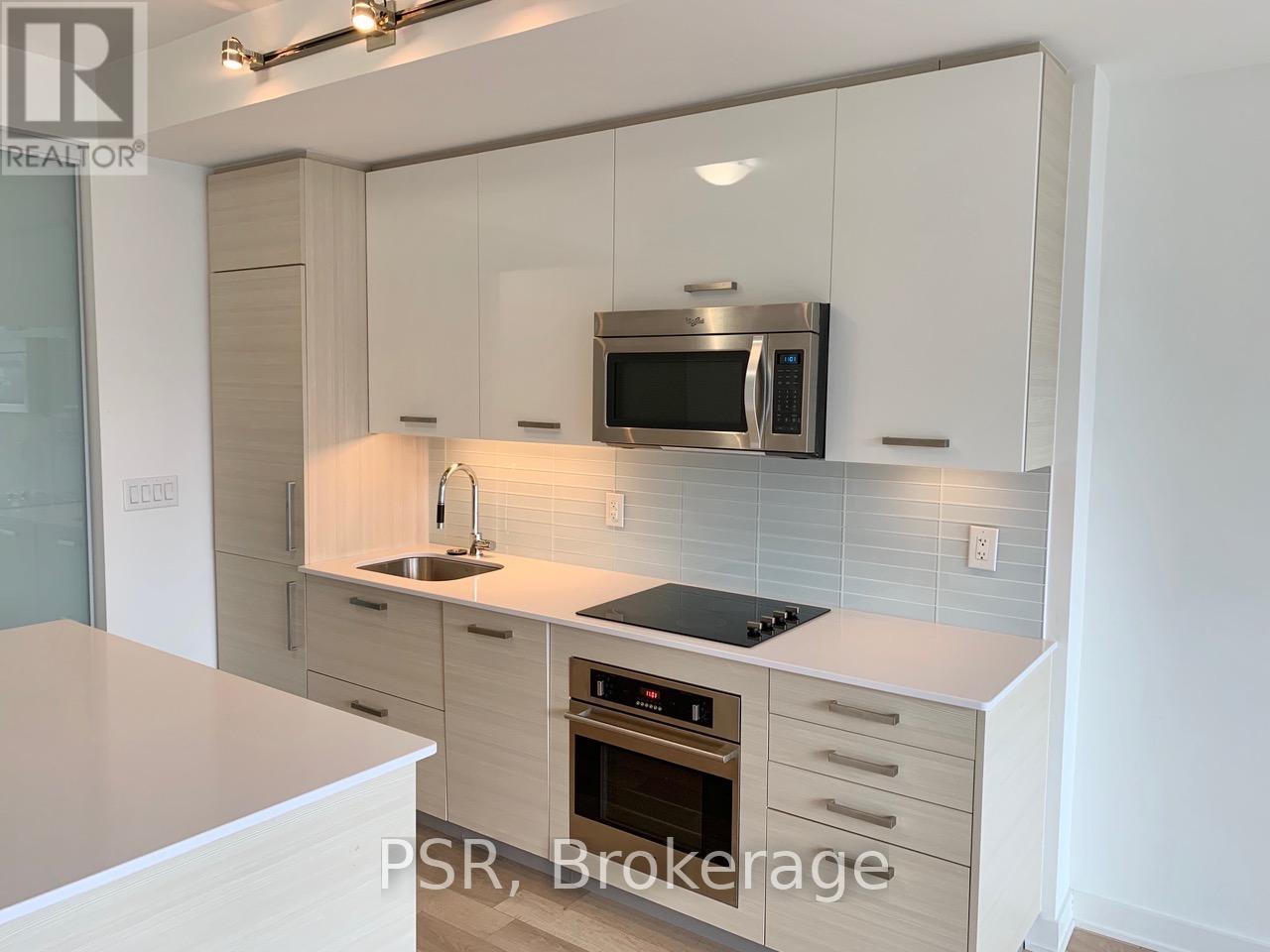 1708 - 210 Simcoe Street, Toronto, ON - Indoor Photo Showing Kitchen With Upgraded Kitchen