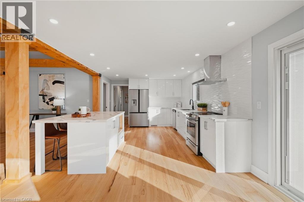 8 Talbot Street, Scotland, ON - Indoor Photo Showing Kitchen With Upgraded Kitchen