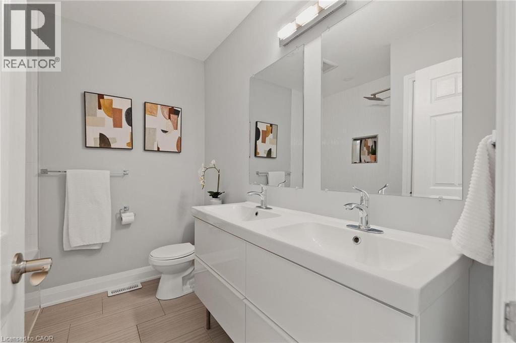 8 Talbot Street, Scotland, ON - Indoor Photo Showing Bathroom