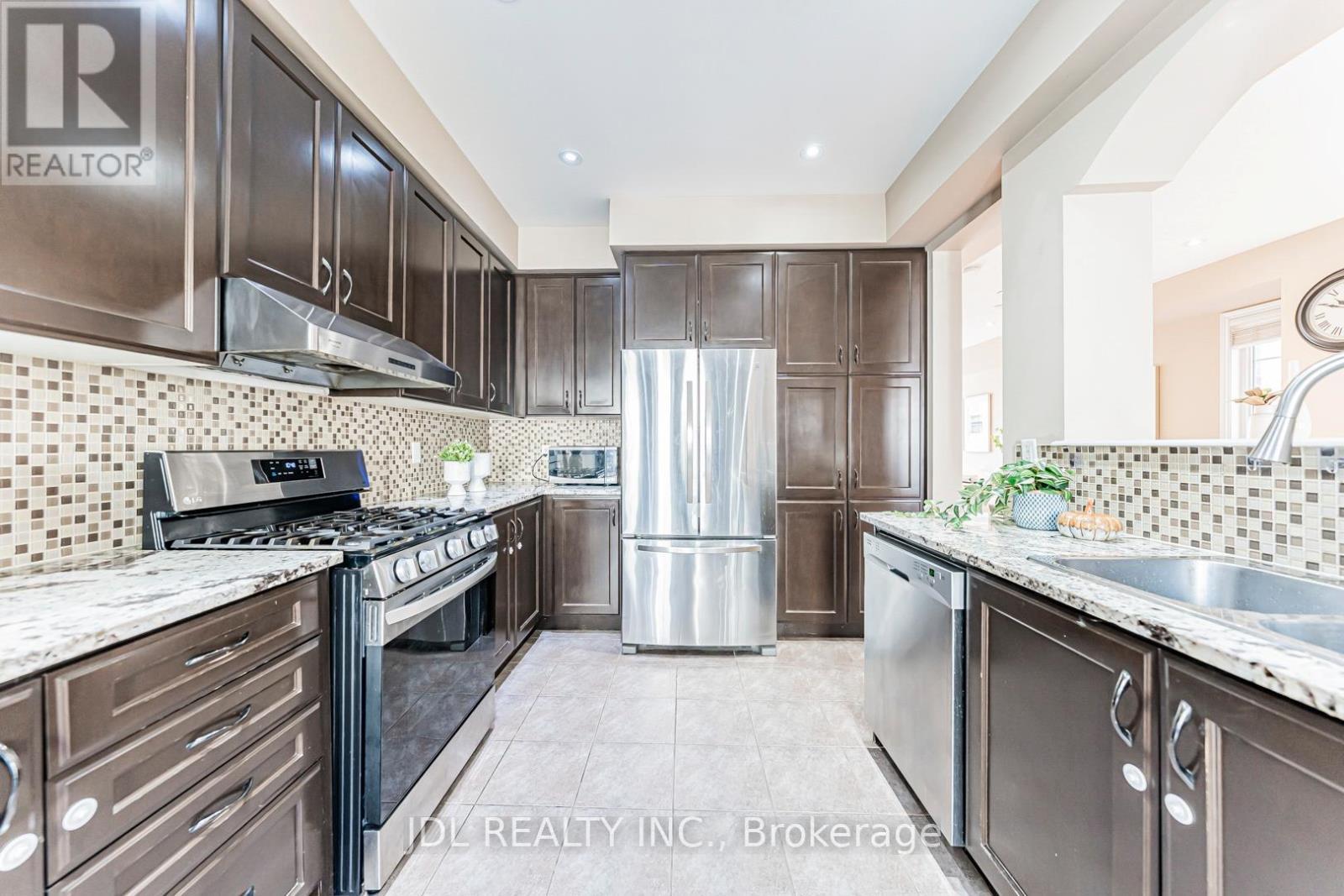 14 Duncan Road, Markham, ON - Indoor Photo Showing Kitchen With Stainless Steel Kitchen With Upgraded Kitchen