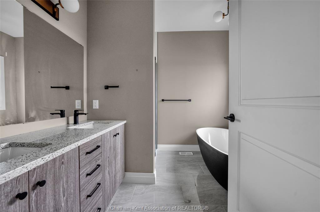 22 Evening Drive, Chatham, ON