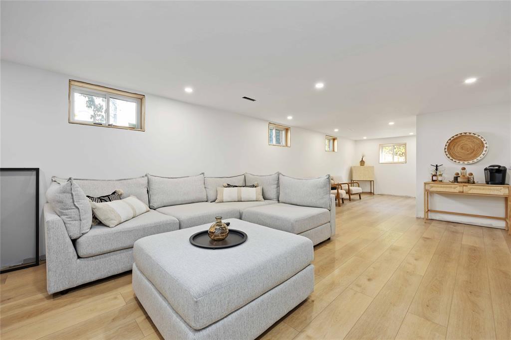 611 Errol Road West, Sarnia, ON