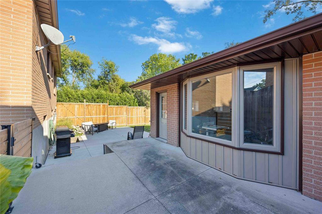 611 Errol Road West, Sarnia, ON