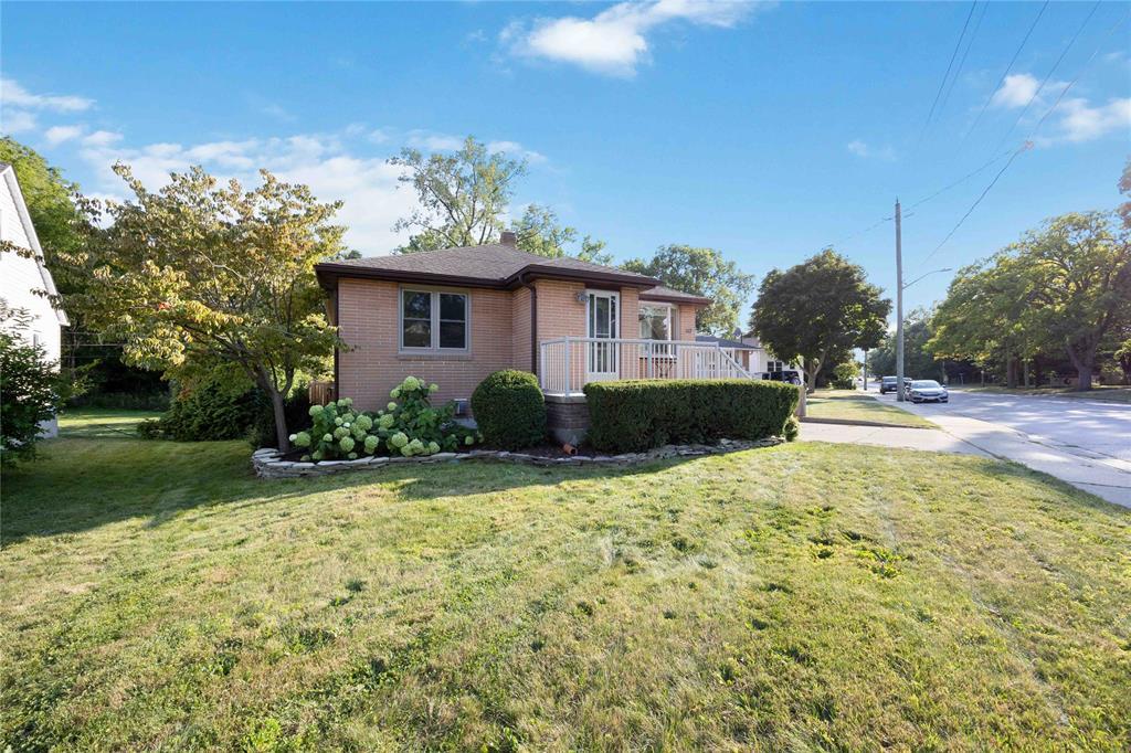 611 Errol Road West, Sarnia, ON