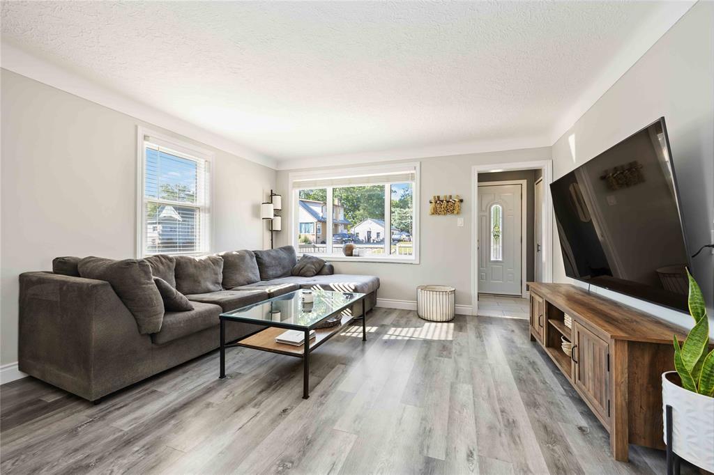 611 Errol Road West, Sarnia, ON