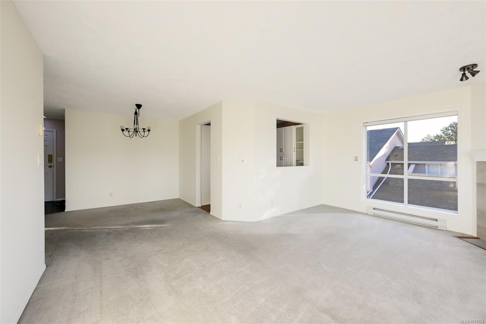 302-1007 Caledonia Ave, Victoria, BC - Photo Showing Other Room
