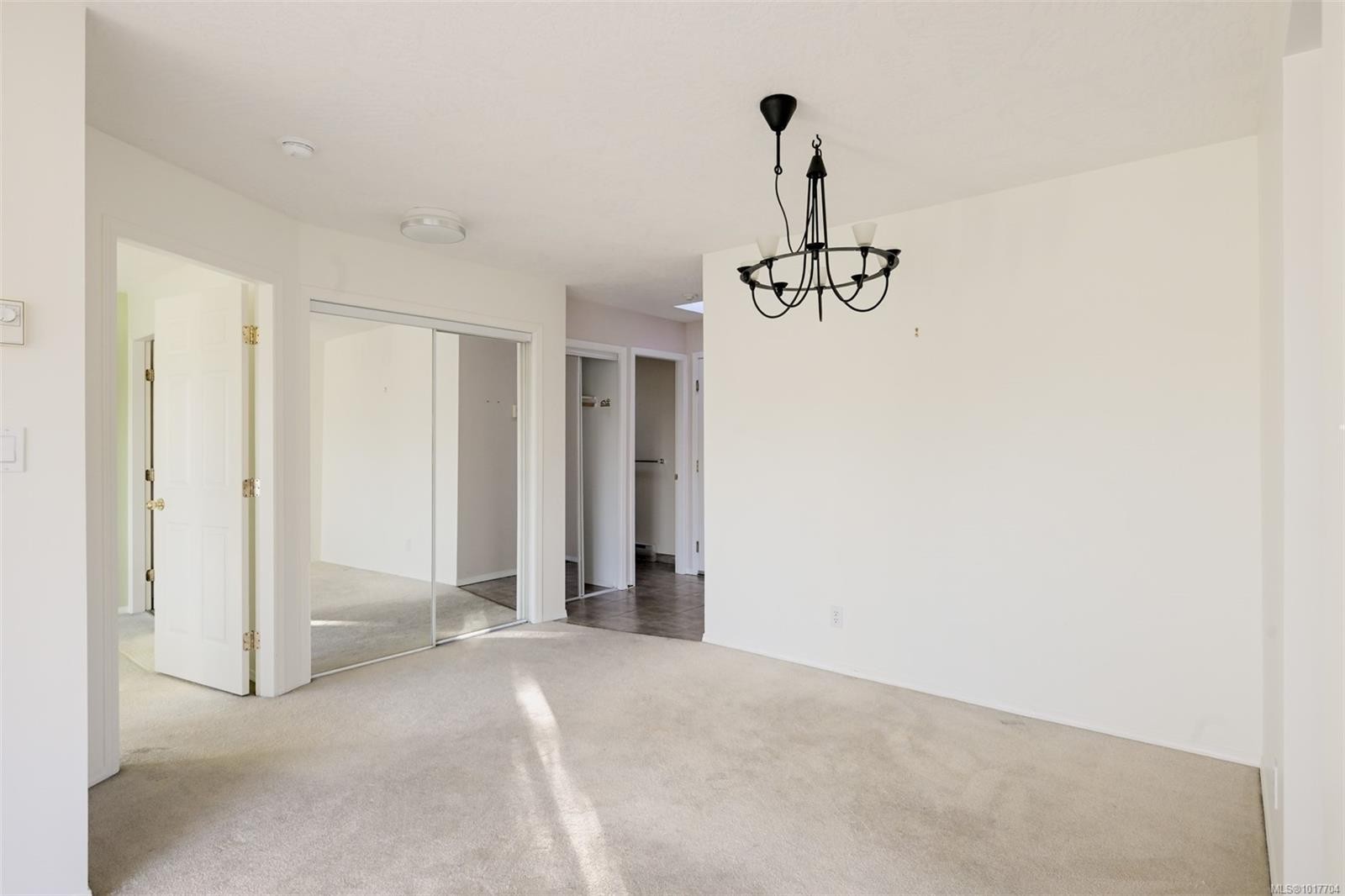 302-1007 Caledonia Ave, Victoria, BC - Indoor Photo Showing Other Room