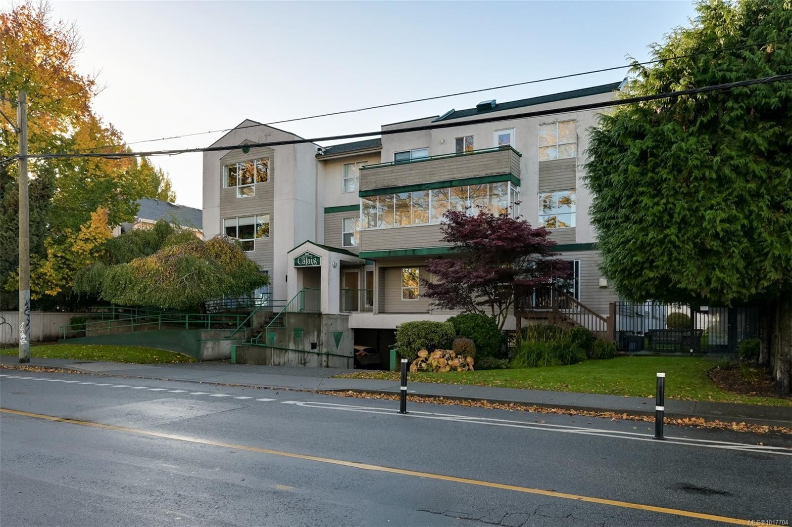 302-1007 Caledonia Ave, Victoria, BC - Outdoor