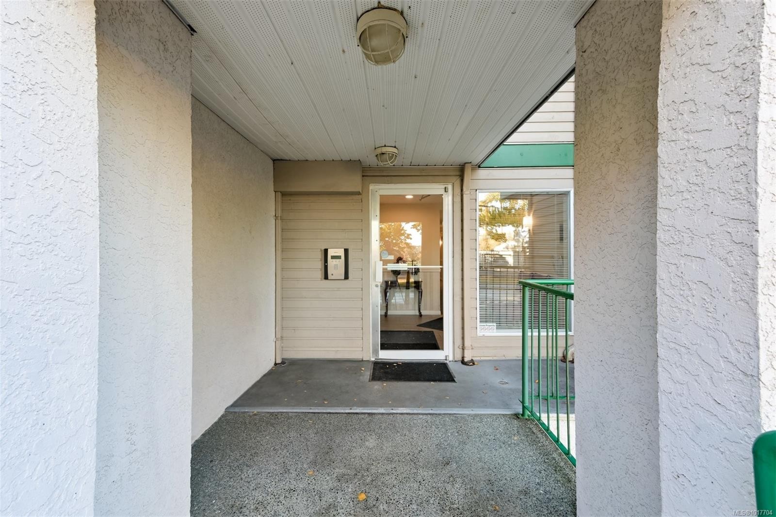 302-1007 Caledonia Ave, Victoria, BC - Outdoor With Exterior