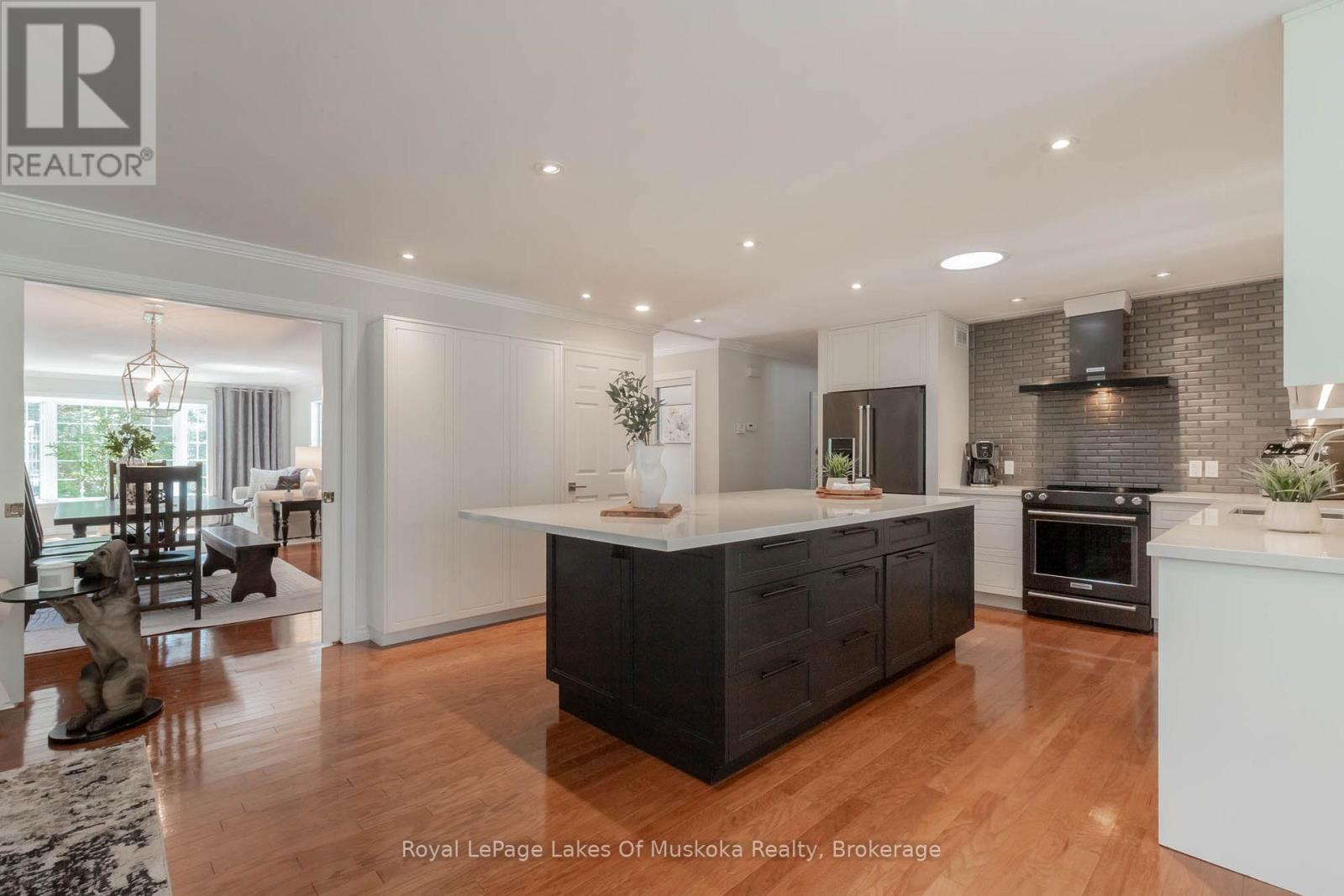 24 Birchwood Crescent, Huntsville (Brunel), ON - Indoor Photo Showing Kitchen With Upgraded Kitchen