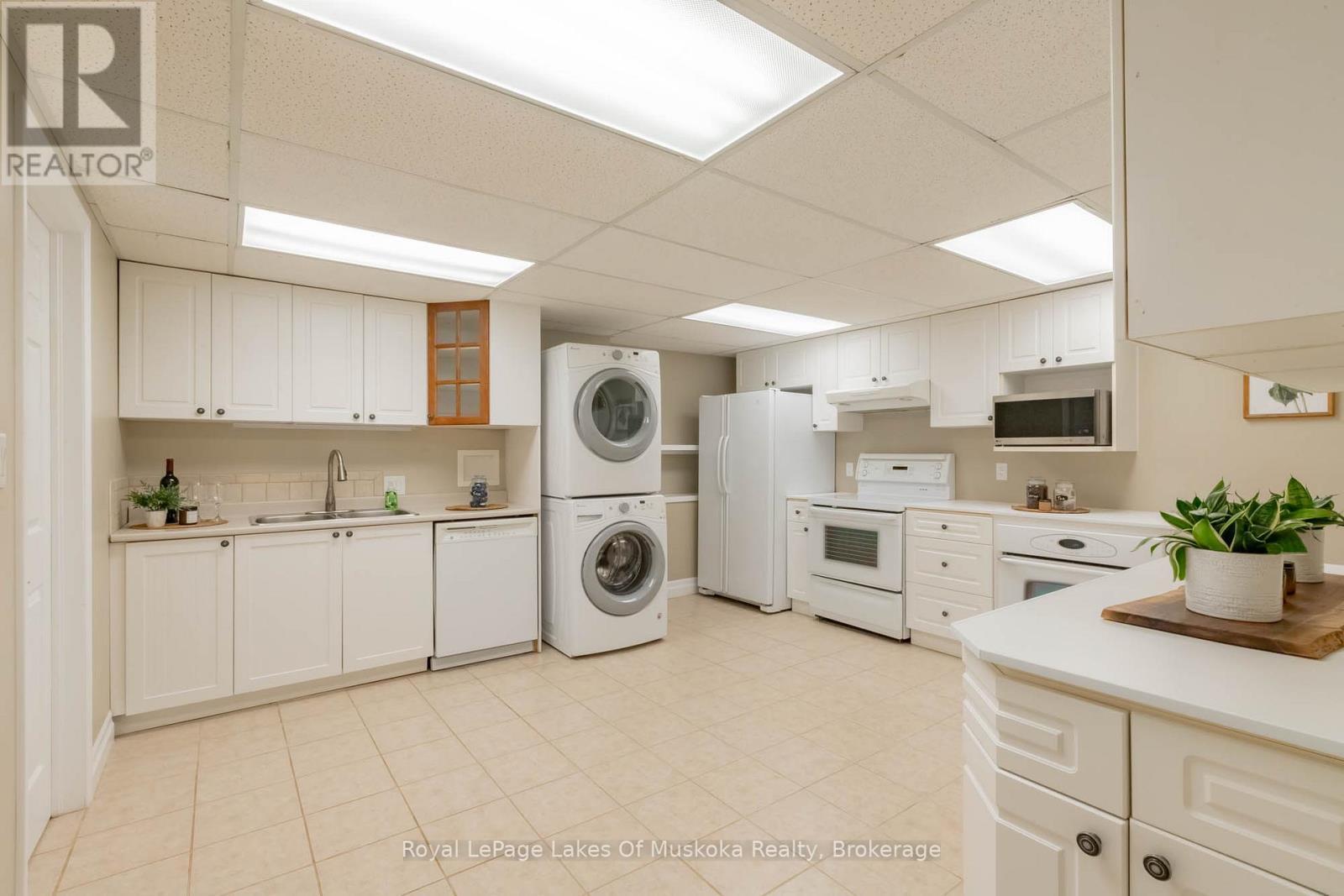 24 Birchwood Crescent, Huntsville (Brunel), ON - Indoor Photo Showing Laundry Room