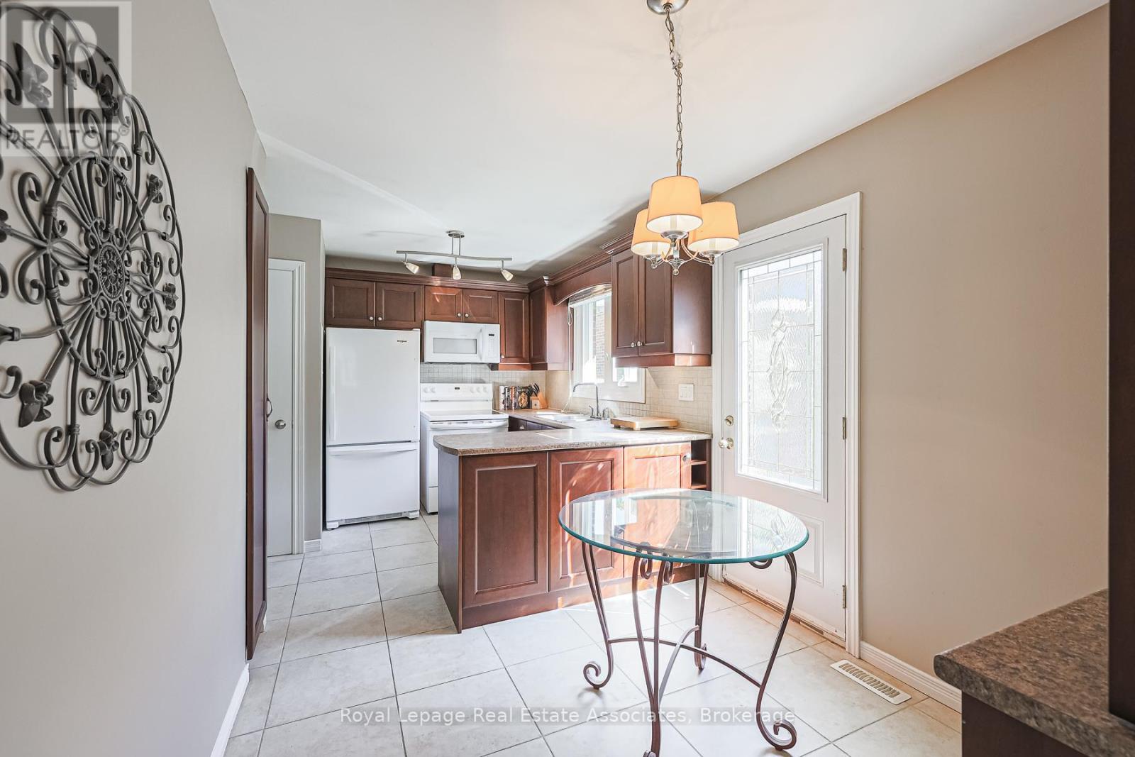 958 Fletcher Valley Crescent, Mississauga, ON - Indoor Photo Showing Kitchen