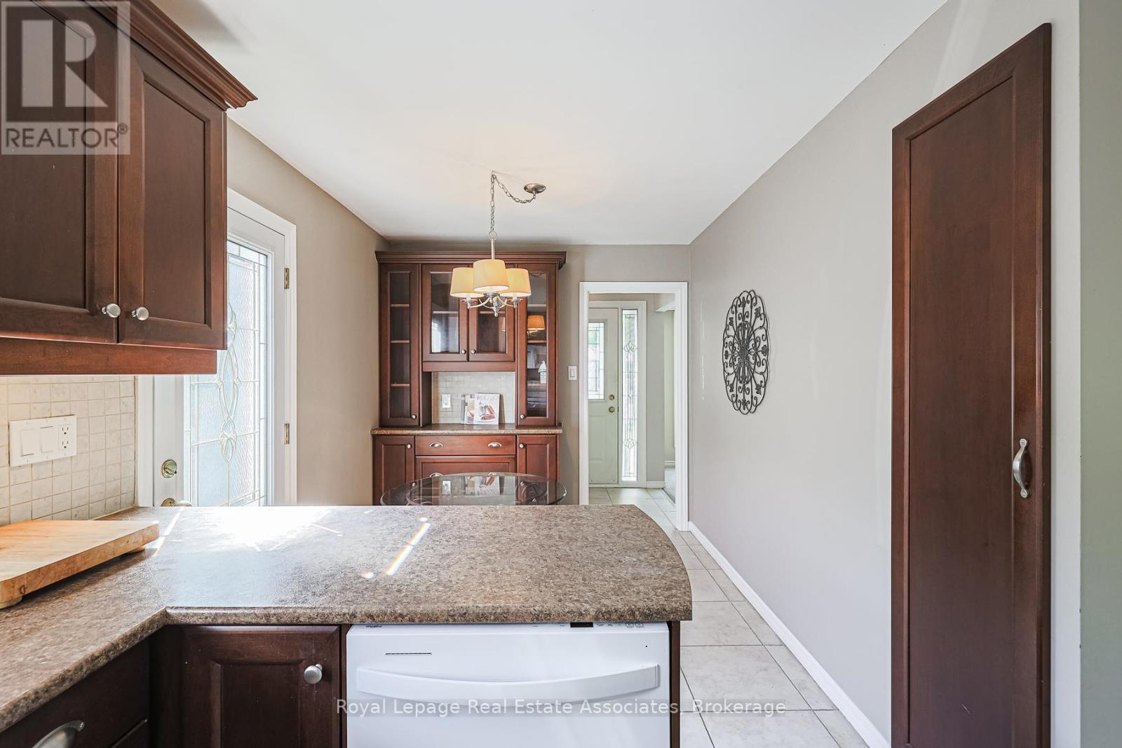 958 Fletcher Valley Crescent, Mississauga, ON - Indoor Photo Showing Kitchen