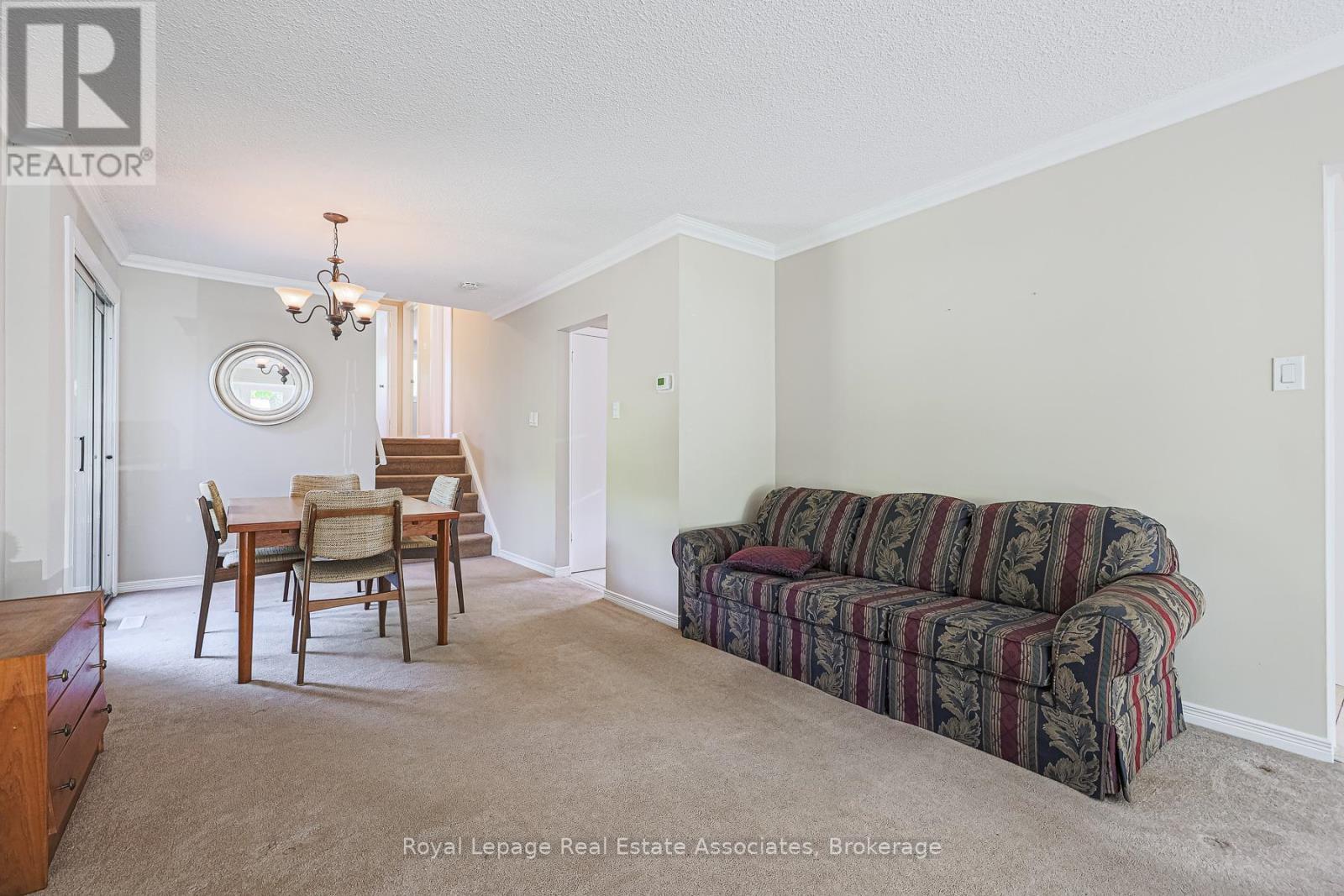 958 Fletcher Valley Crescent, Mississauga, ON - Indoor Photo Showing Living Room