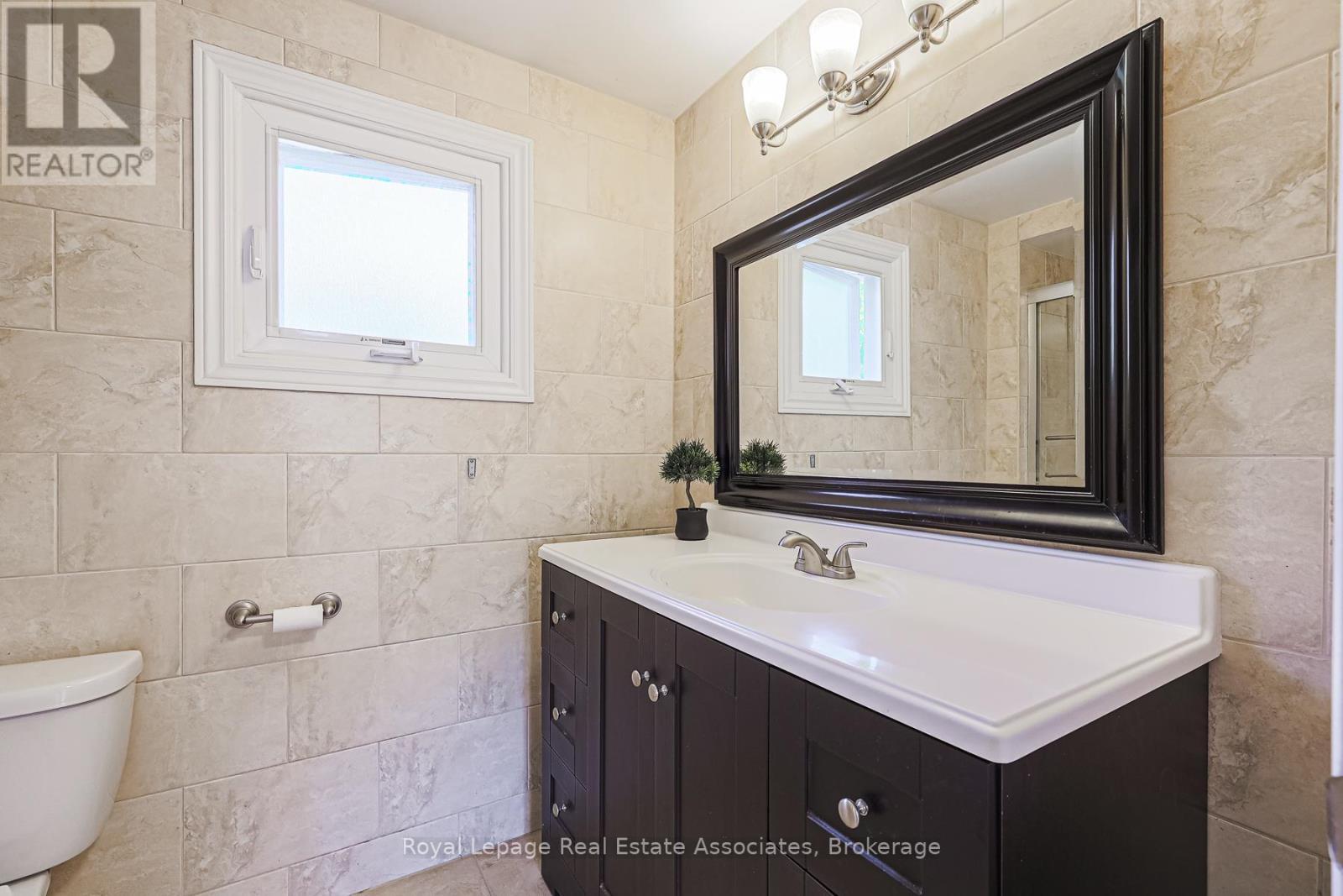 958 Fletcher Valley Crescent, Mississauga, ON - Indoor Photo Showing Bathroom