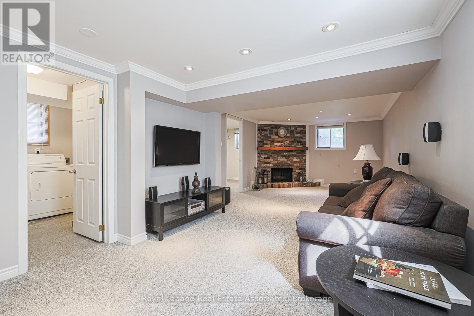 958 Fletcher Valley Crescent, Mississauga, ON - Indoor With Fireplace