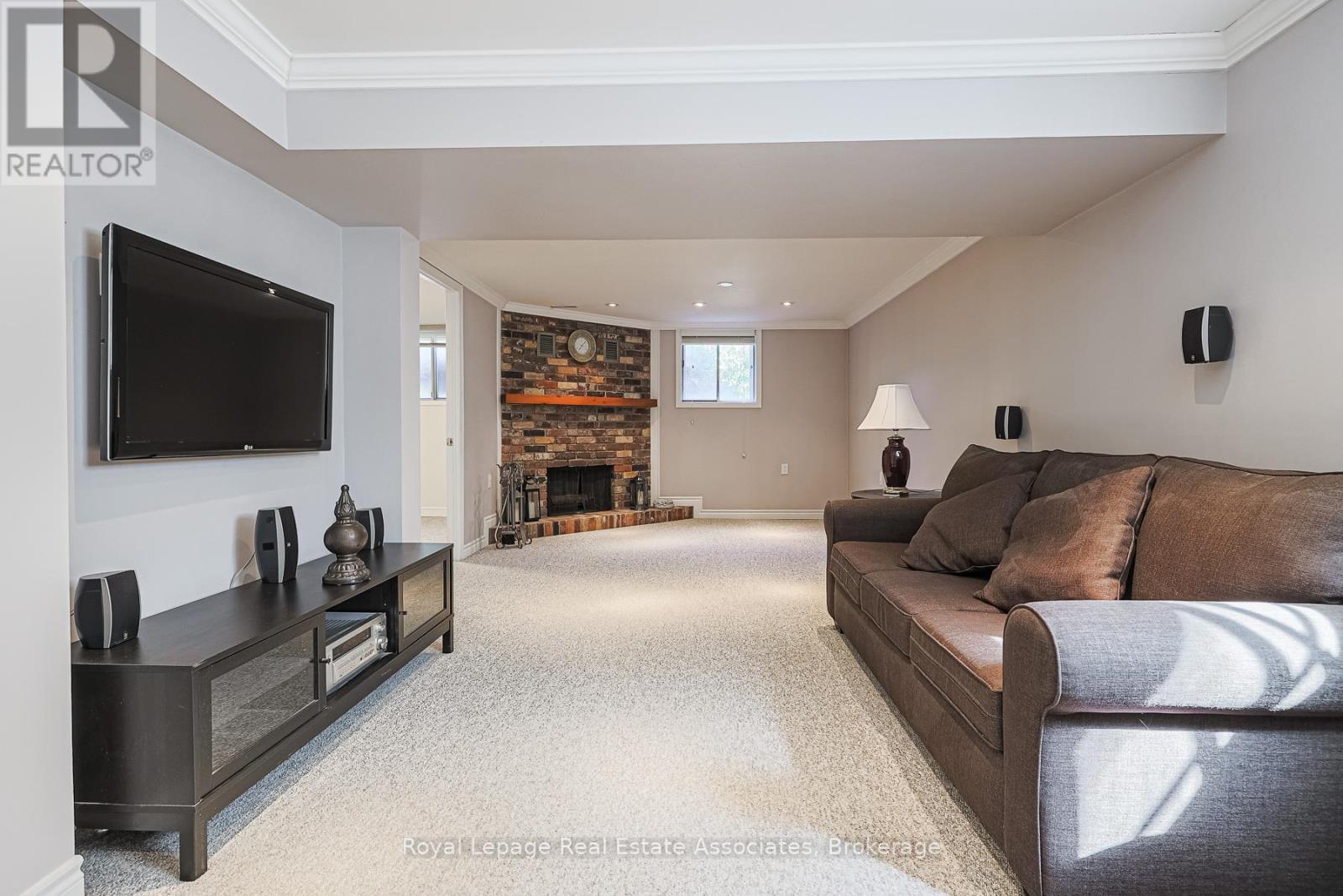 958 Fletcher Valley Crescent, Mississauga, ON - Indoor Photo Showing Other Room With Fireplace