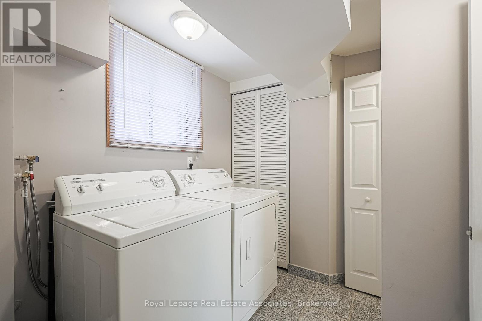 958 Fletcher Valley Crescent, Mississauga, ON - Indoor Photo Showing Laundry Room