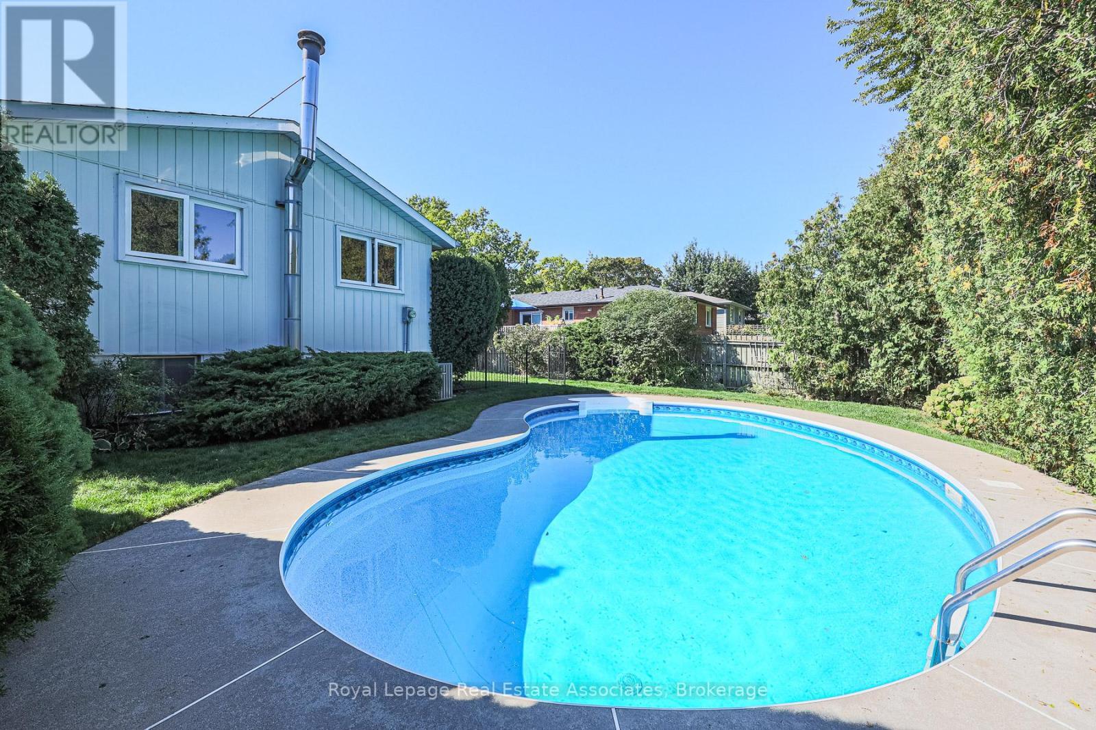 958 Fletcher Valley Crescent, Mississauga, ON - Outdoor With In Ground Pool With Backyard