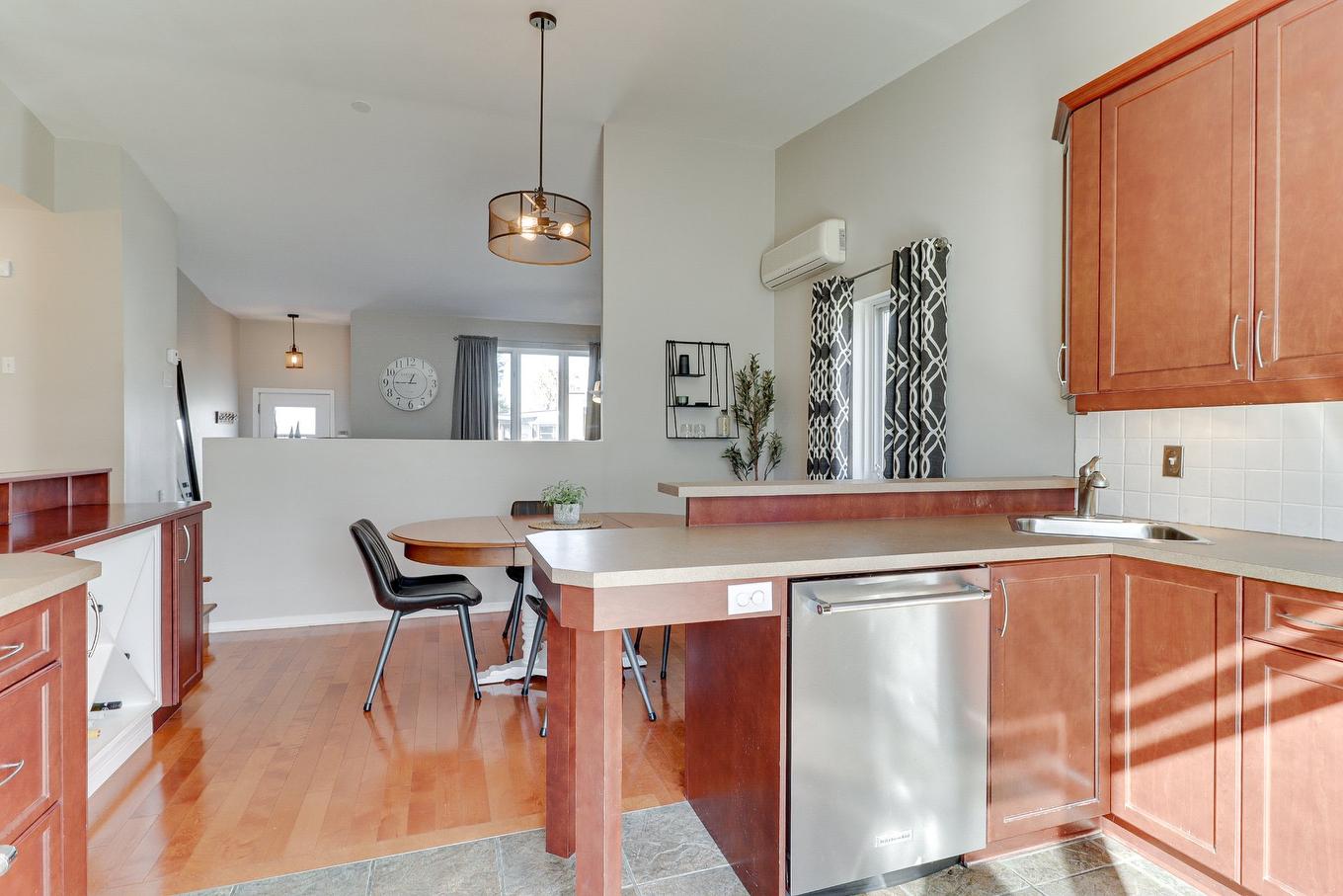 Cuisine - 7588 Rue François-Chartrand, Laval (Duvernay), QC - Indoor