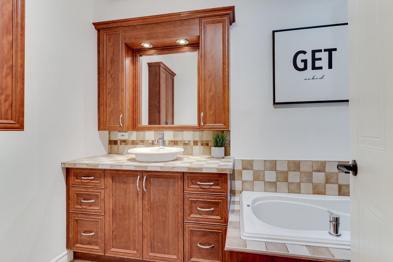 Salle de bains - 7588 Rue François-Chartrand, Laval (Duvernay), QC - Indoor Photo Showing Bathroom