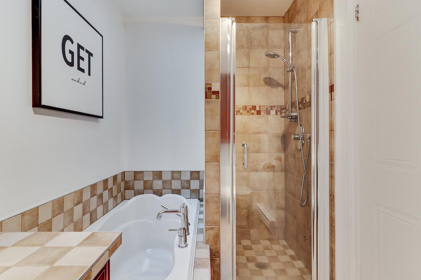 Salle de bains - 7588 Rue François-Chartrand, Laval (Duvernay), QC - Indoor Photo Showing Bathroom