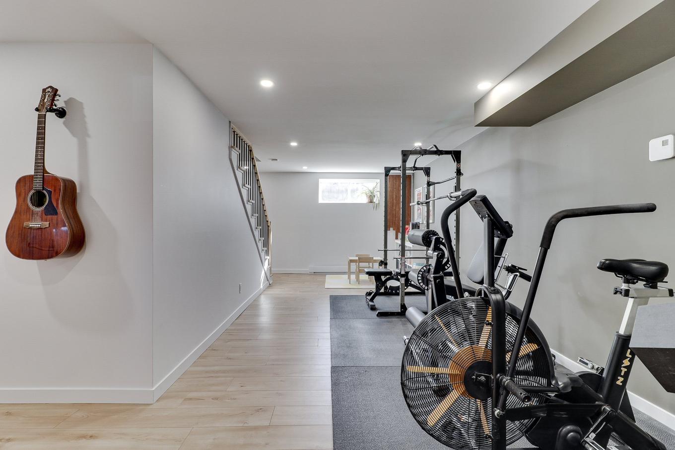 Salle familiale - 7588 Rue François-Chartrand, Laval (Duvernay), QC - Indoor Photo Showing Gym Room