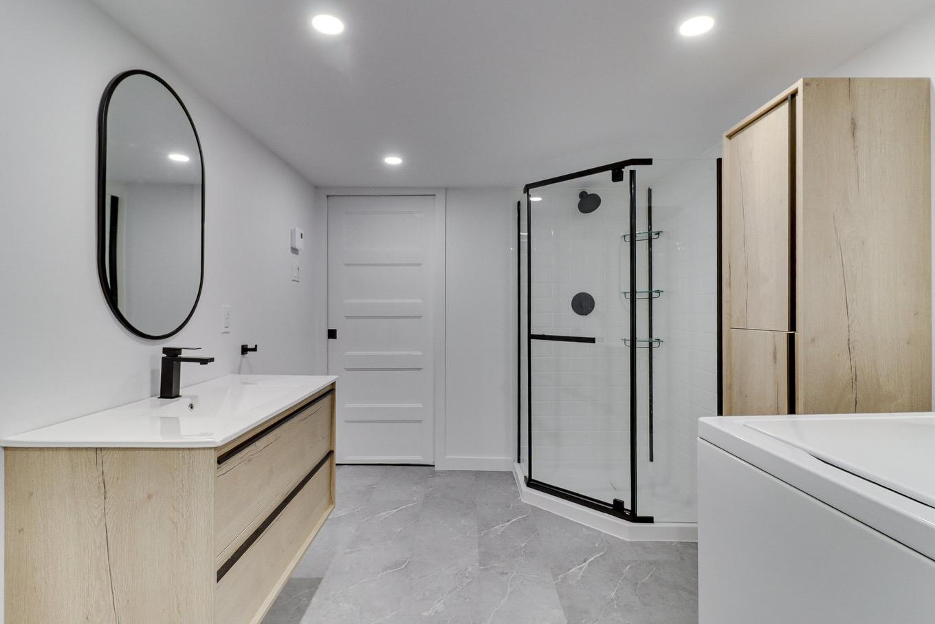 Salle de bains - 7588 Rue François-Chartrand, Laval (Duvernay), QC - Indoor